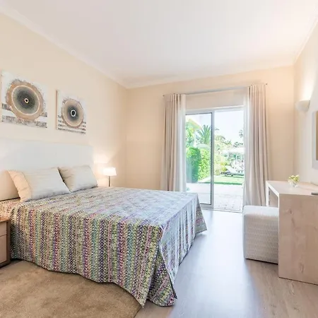 Sleeps 6 Air Con Wifi